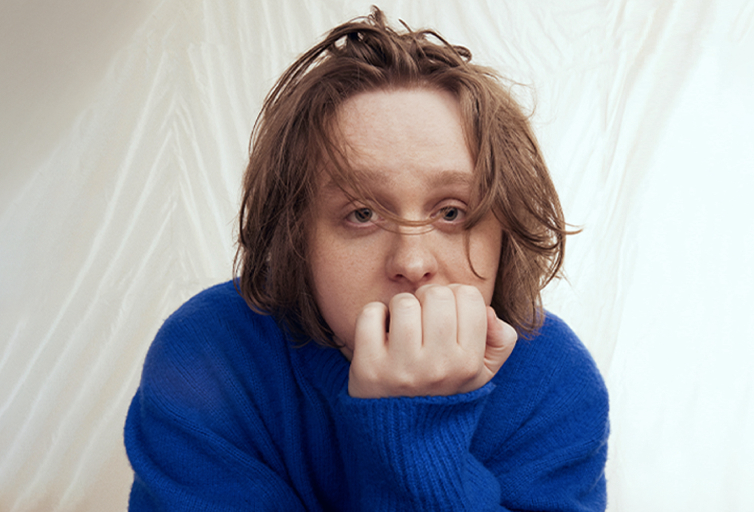 Lewis Capaldi blue jumper
