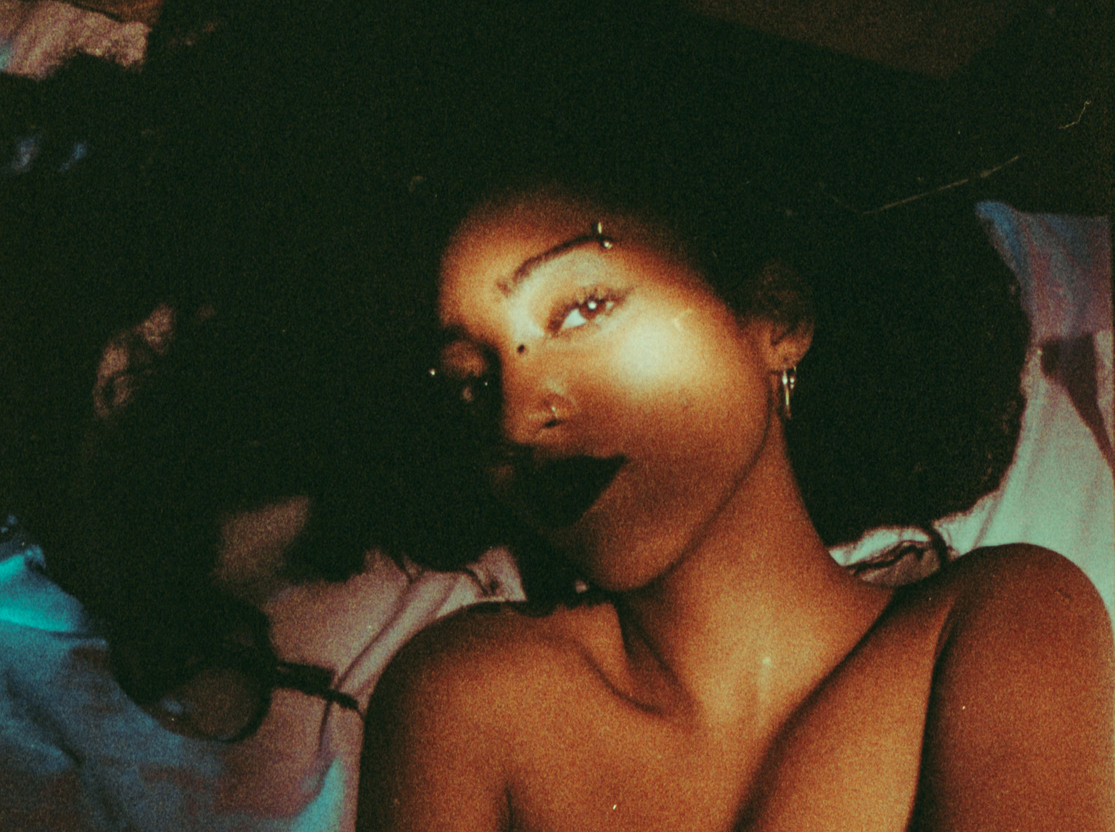 Liv e article header