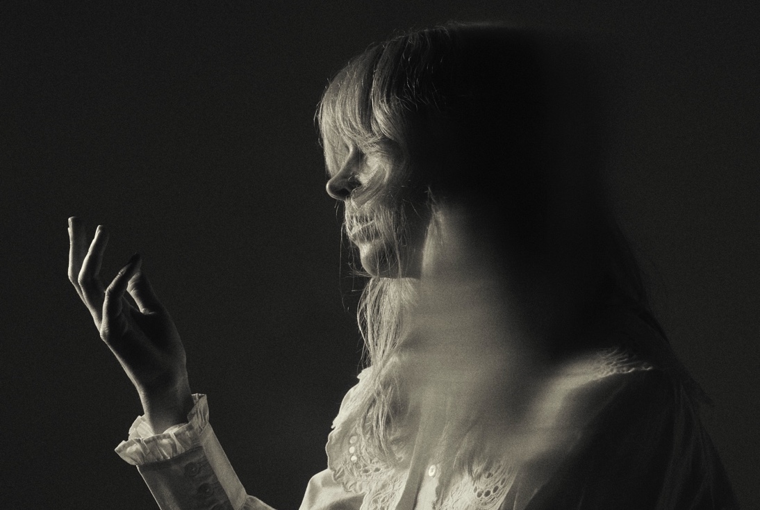 Lucy Rose Pale Blue Eyes