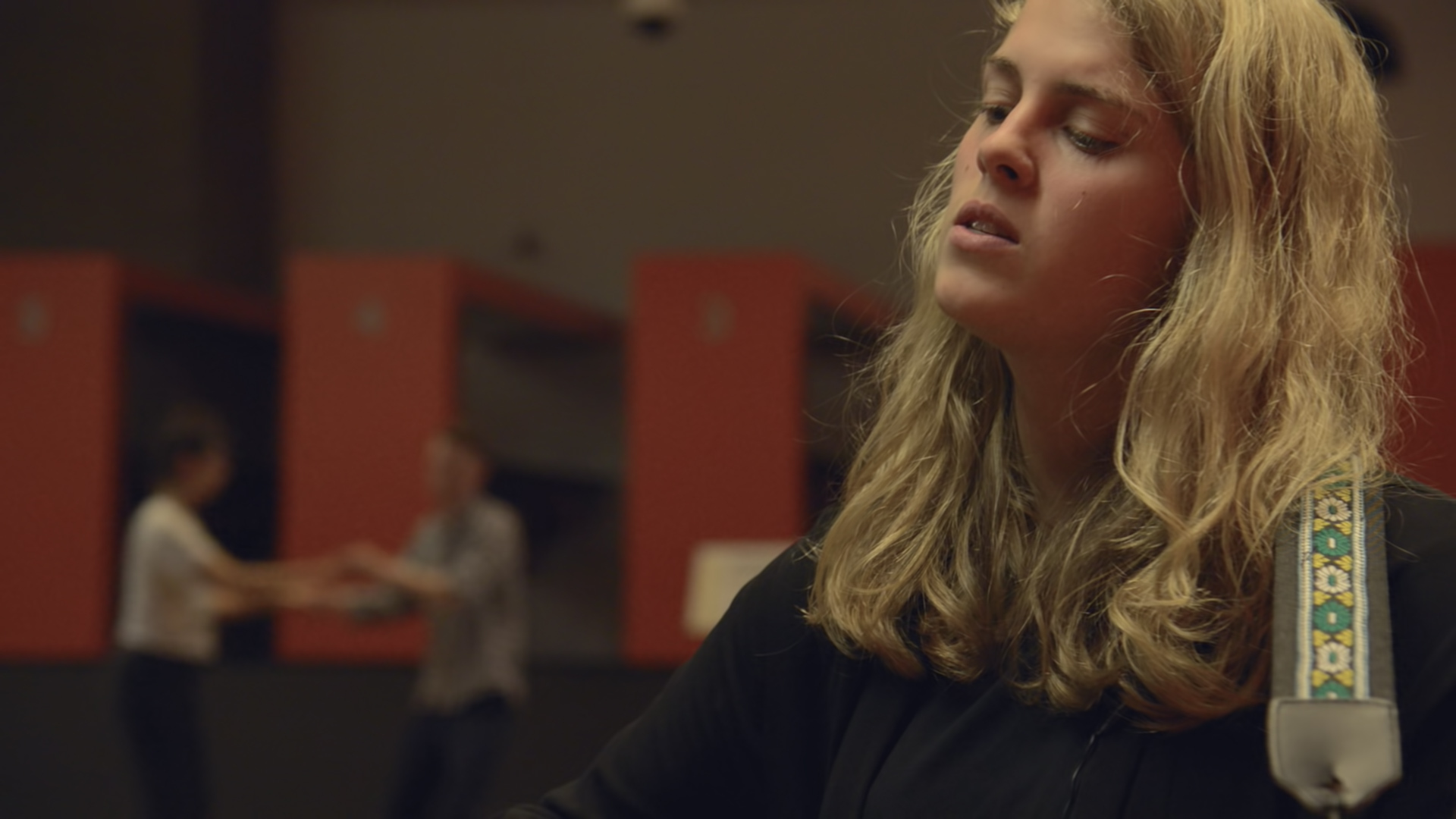 MM S012 S002 T136 00 02 06 17 Still001