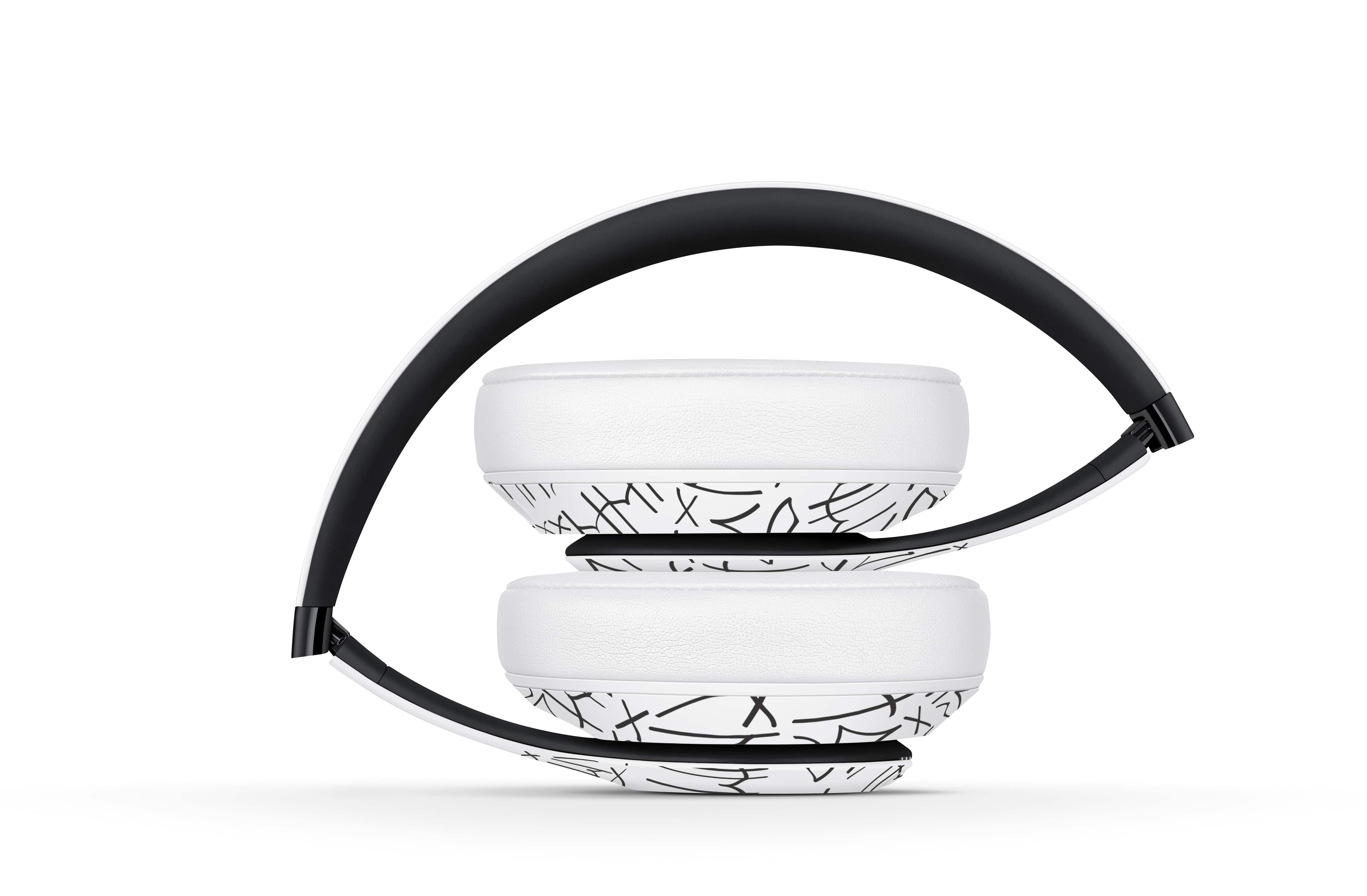 MUJ62 Neymar Studio3 RGB fold v3