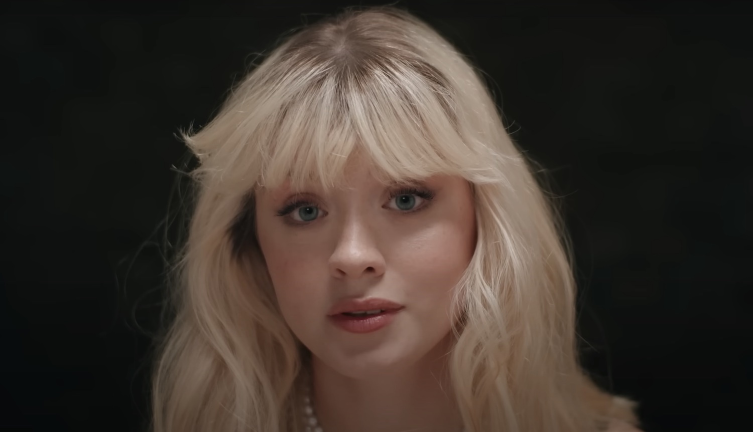 Maisie Peters in video for "Good Enough"