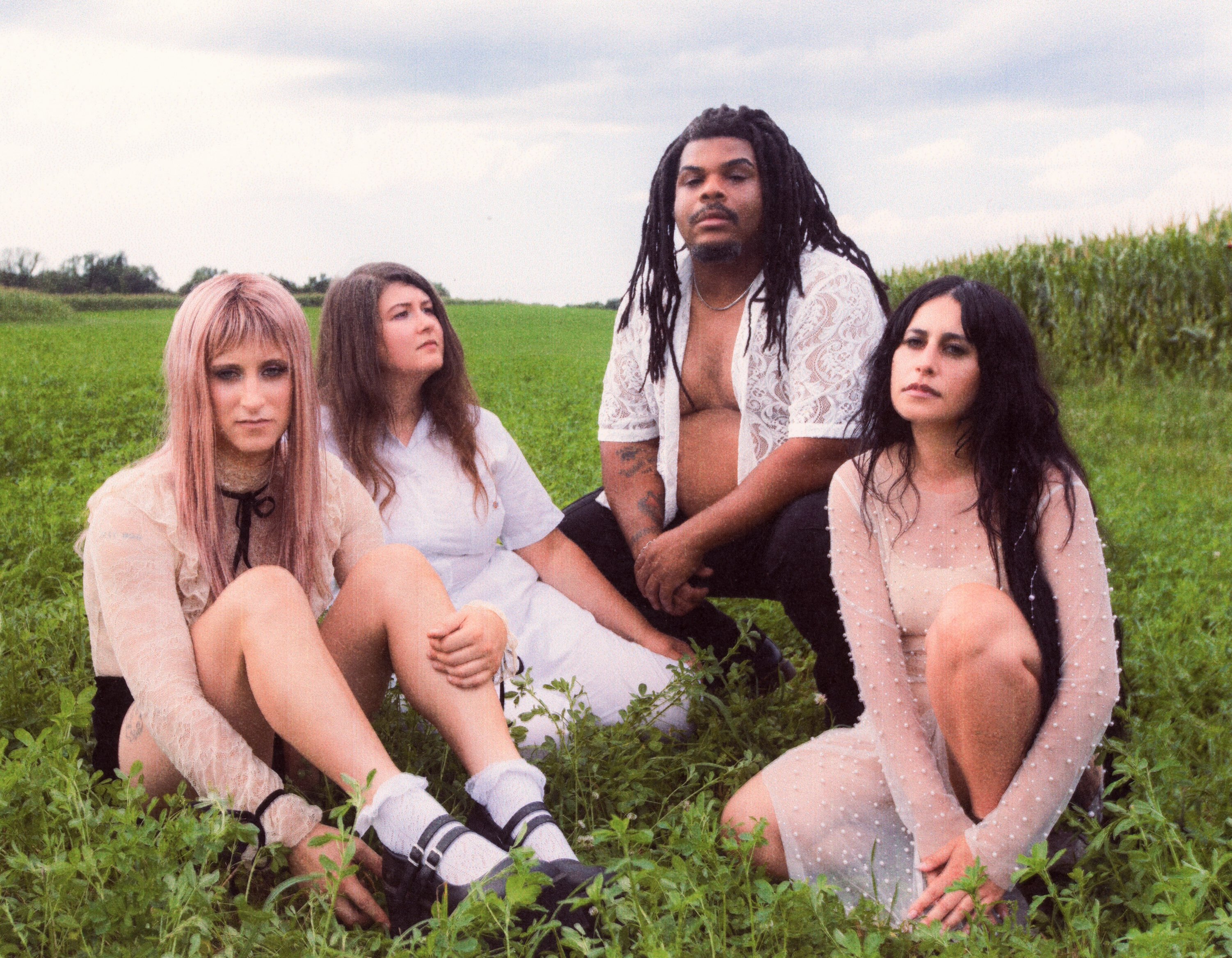 Mannequin Pussy field and lace 2023