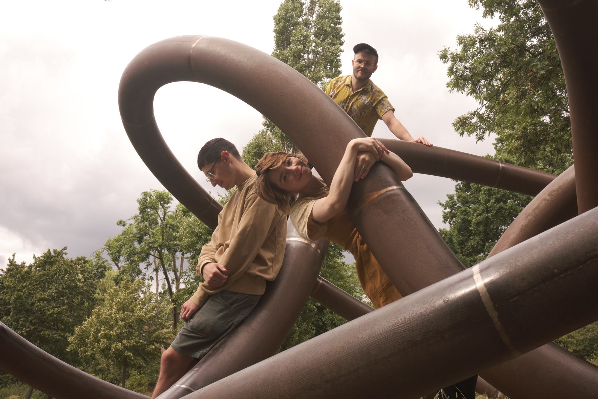 Me Rex brown statue 2023