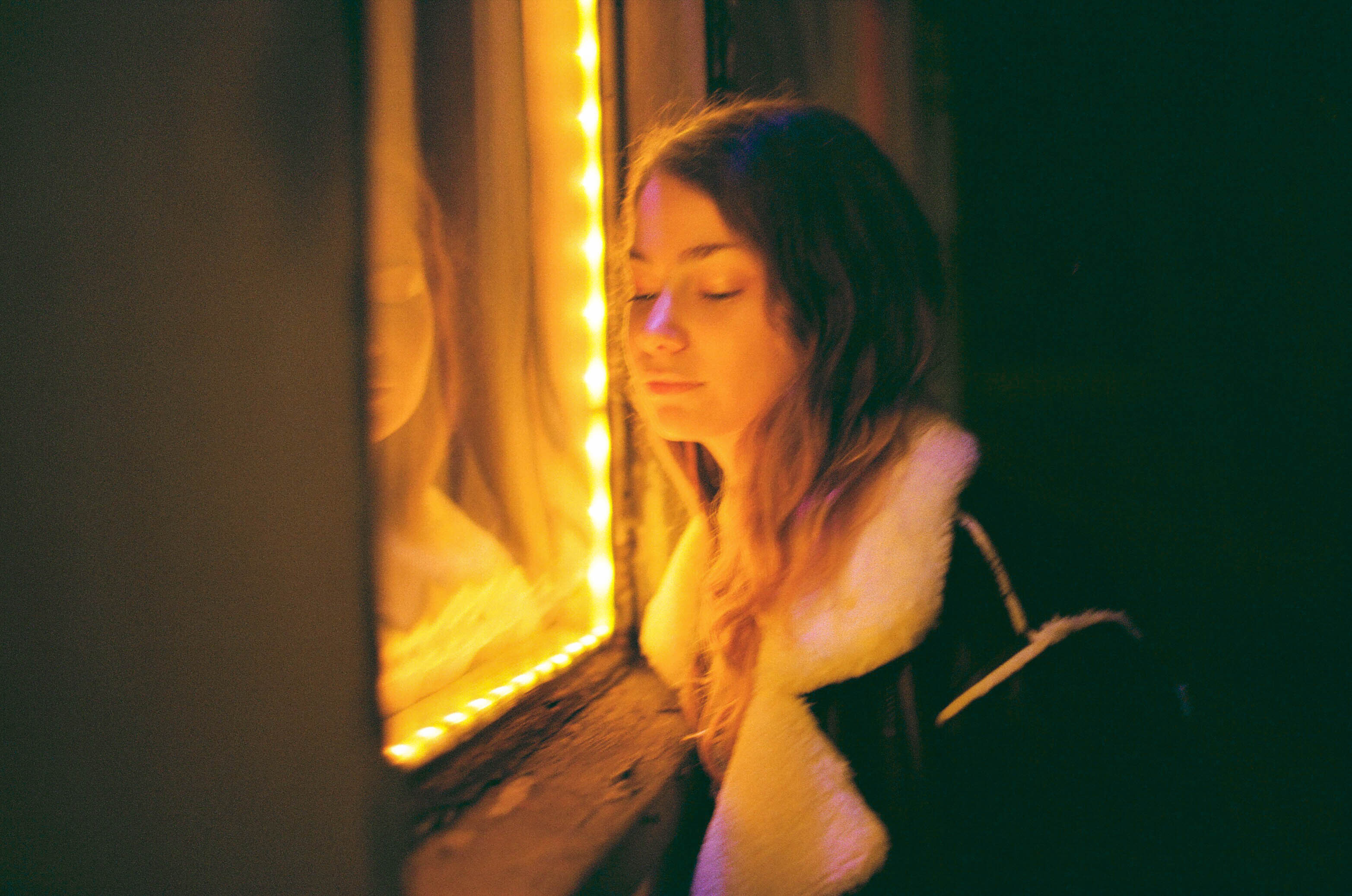 Minke Too Late Press Shot