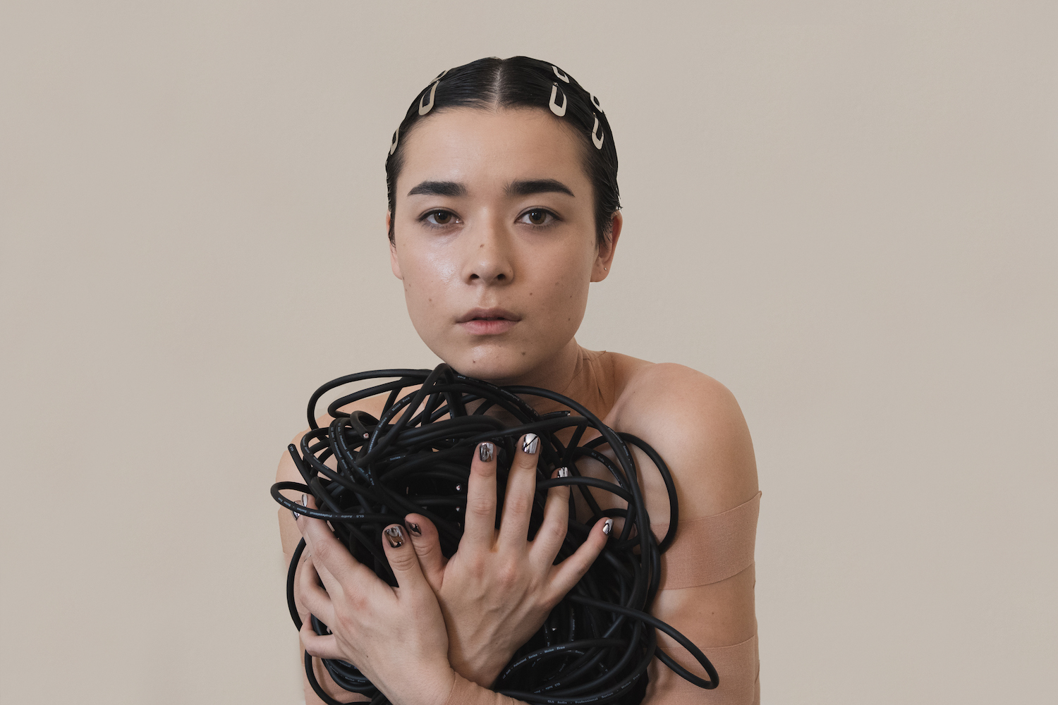 Miss Grit holding cable