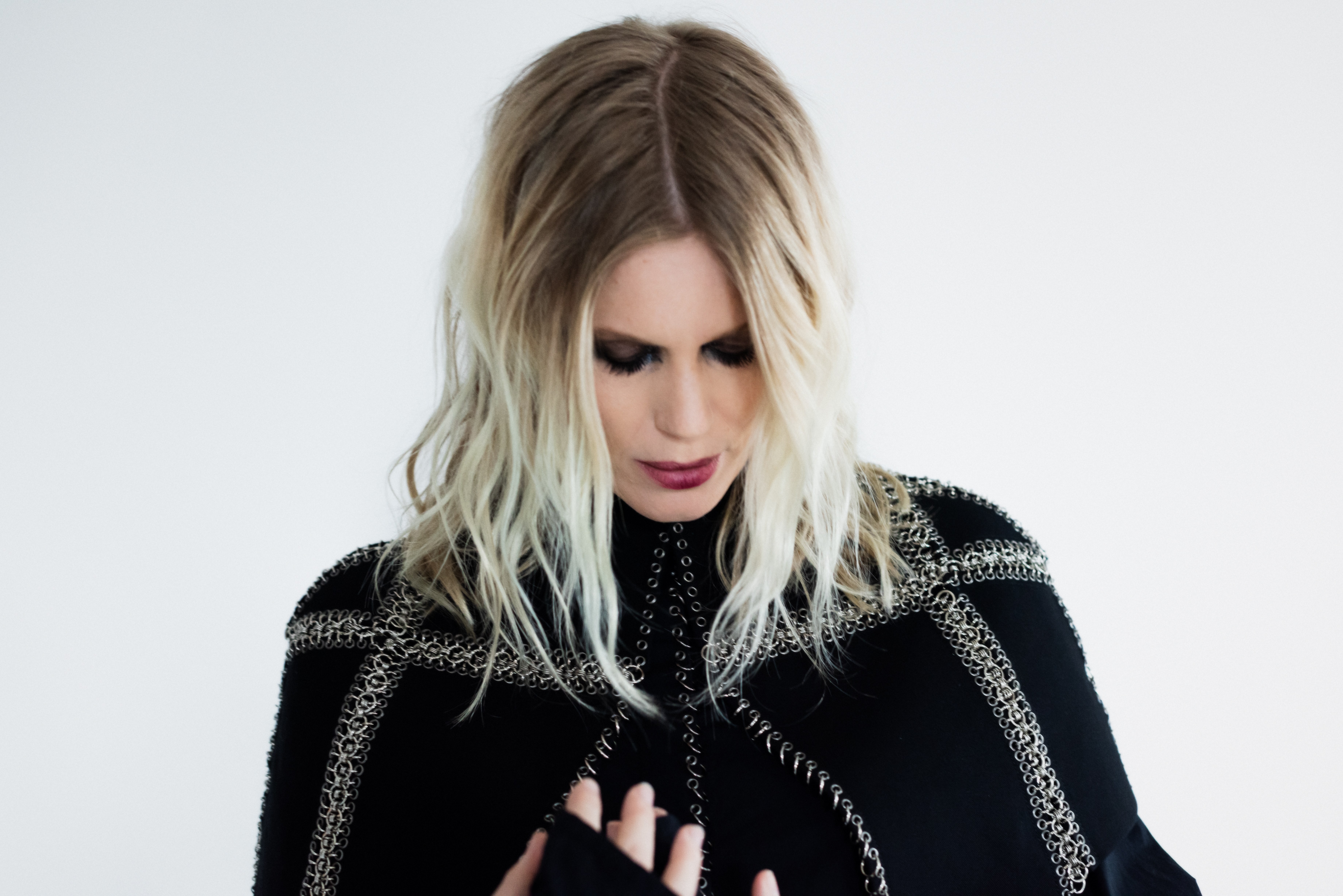 Myrkur 002