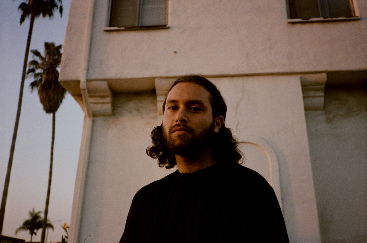 Nick Hakim bouncing