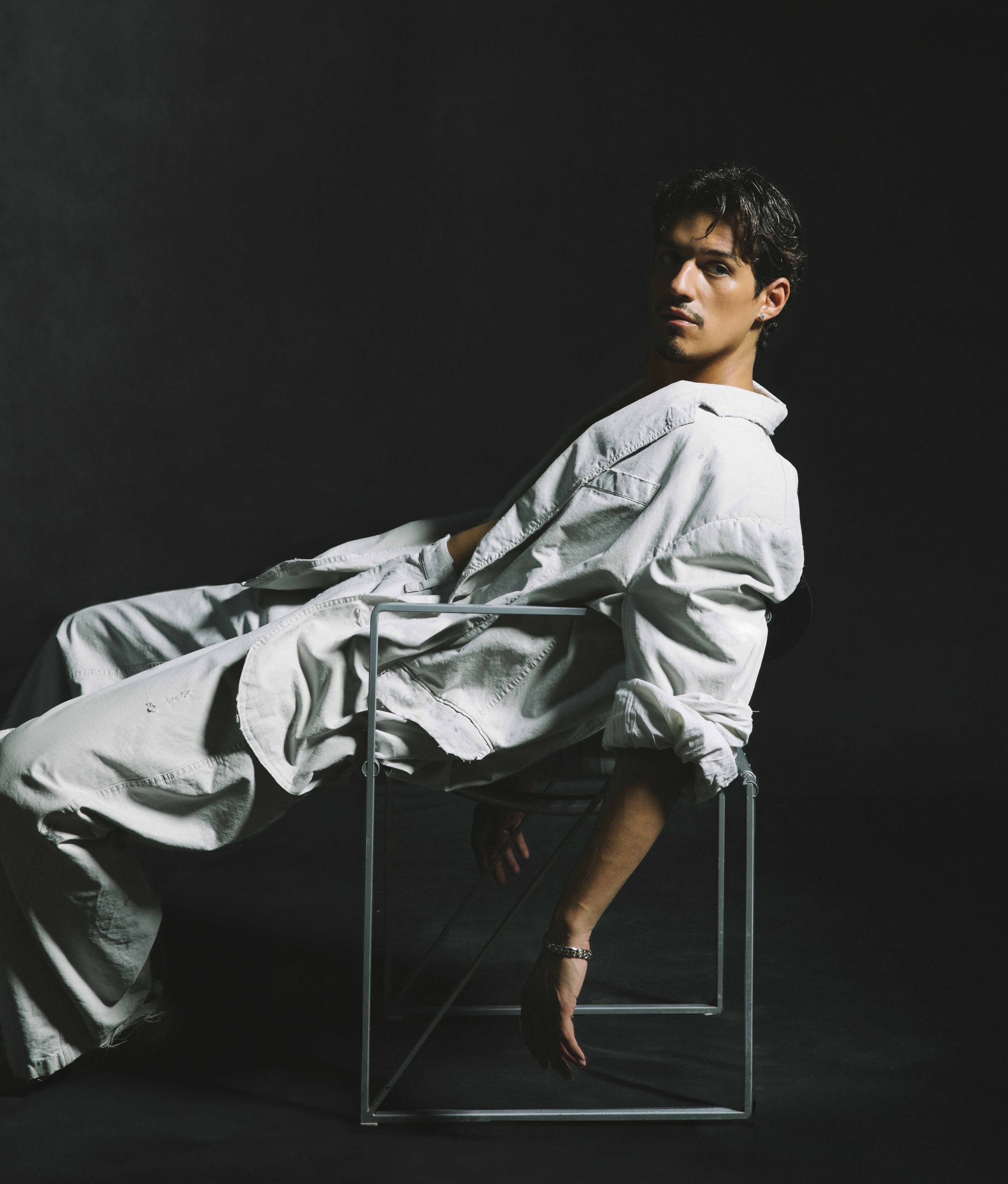 Omar Apollo chair 2023