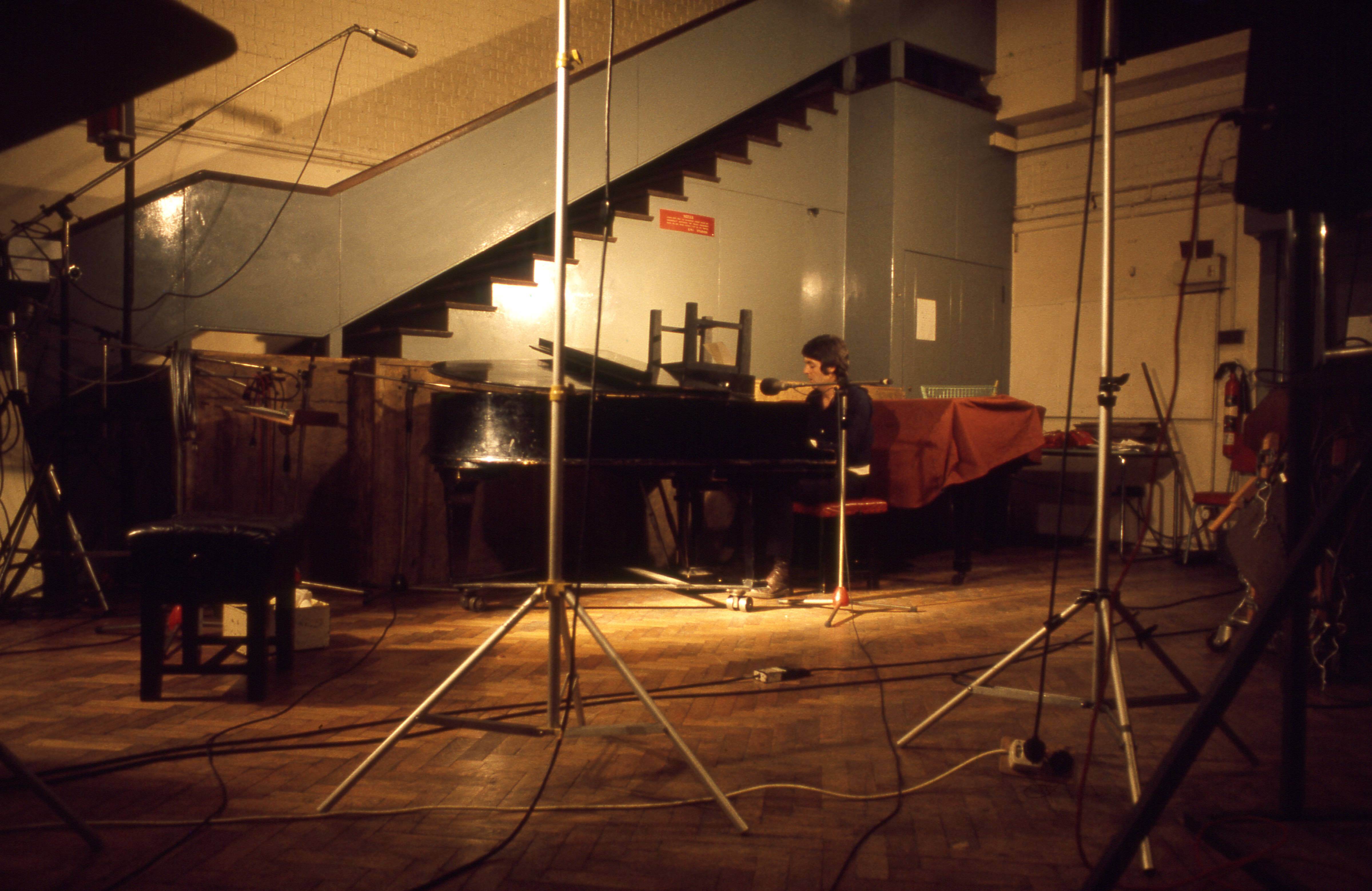 One Hand Clapping Paul Mc Cartney