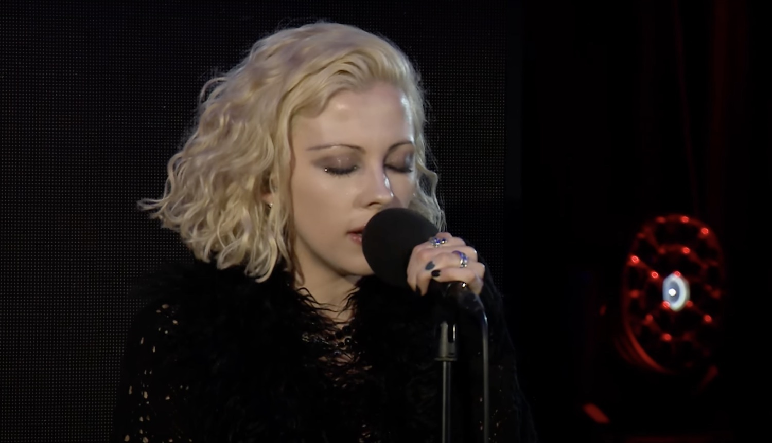 Pale Waves Boyfriend Dove Cameron cover BBCR1 live lounge