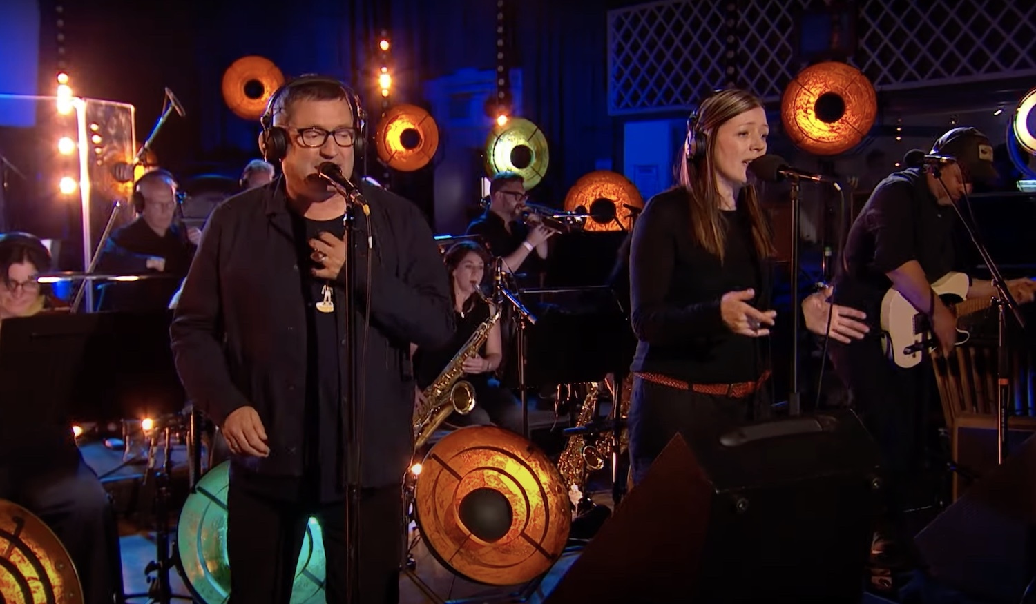 Paul Heaton and Jacqui Abbott covering George Ezra's "Green Green Grass" BBCR2