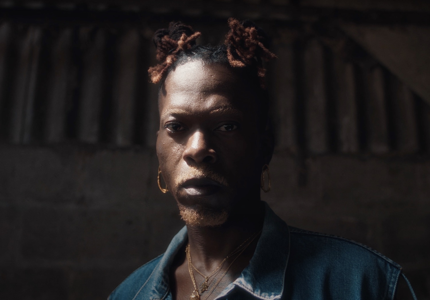 Pierre Kwenders in the video for "Heartbeat"