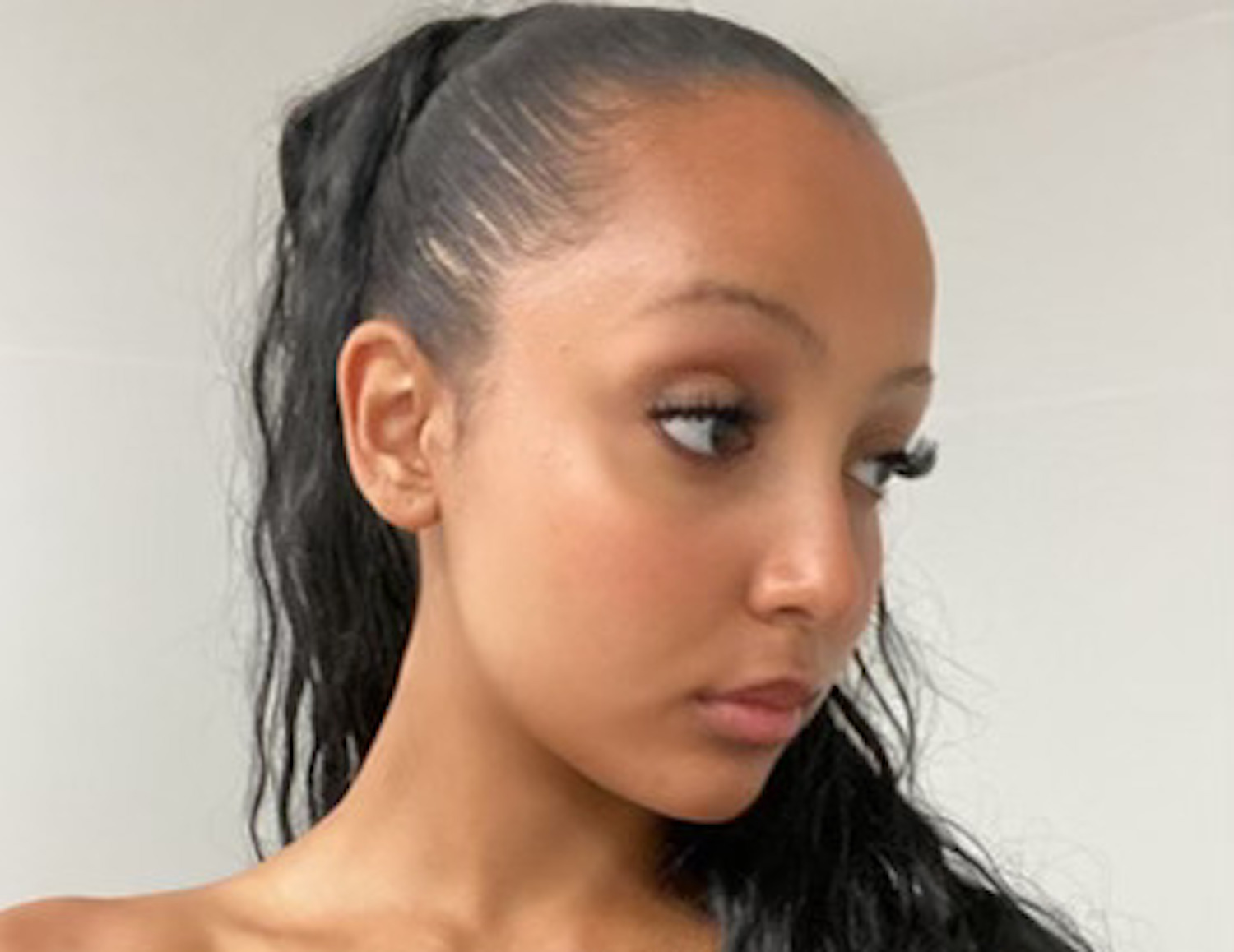 Pink Pantheress Boys a liar press shot