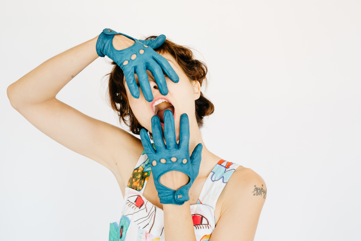 Polica2019 Gloves Credit Zoe Prinds Flash