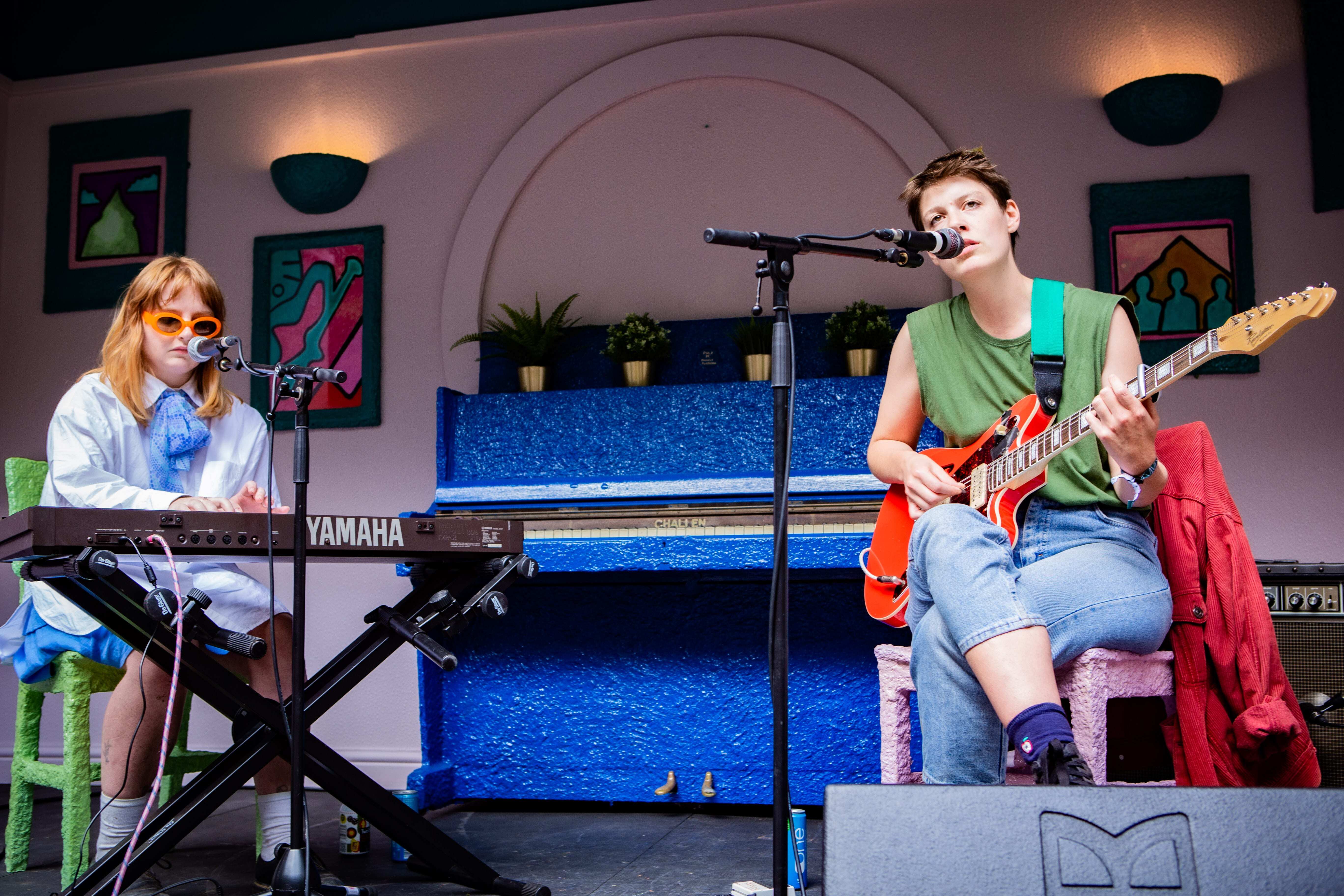 Porridge Radio 2 Chris Almeida EOTR