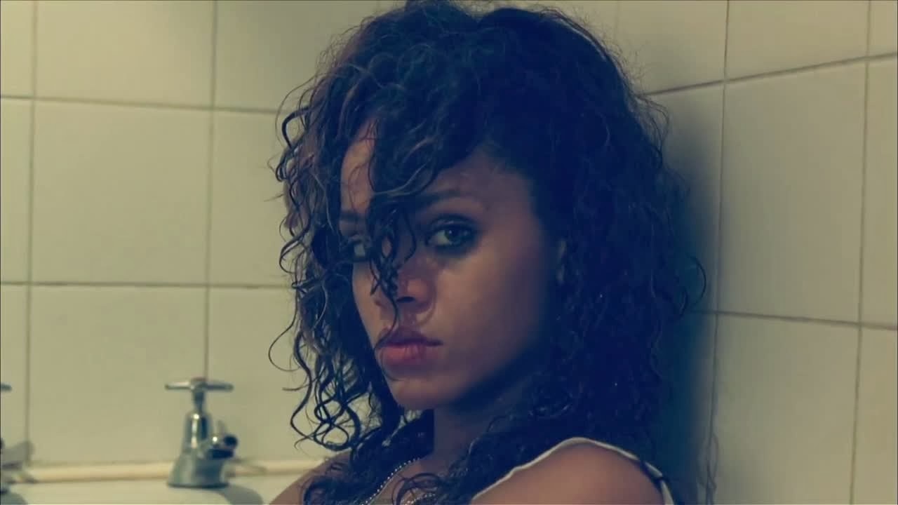 Rihanna We Found Love ft Calvin Harris 4