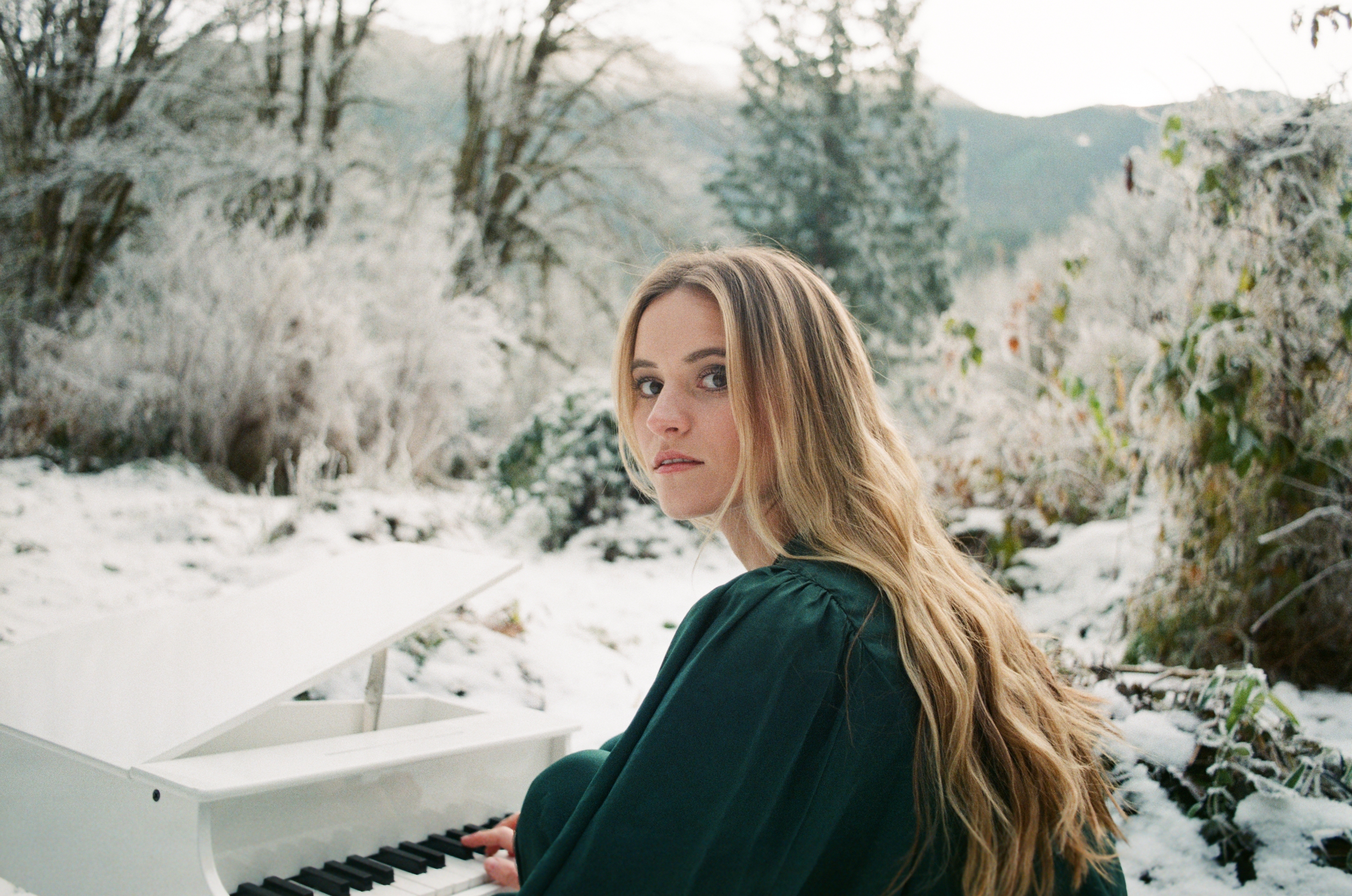 Rosie Darling press photo 2 by Laura Lynn Petrick