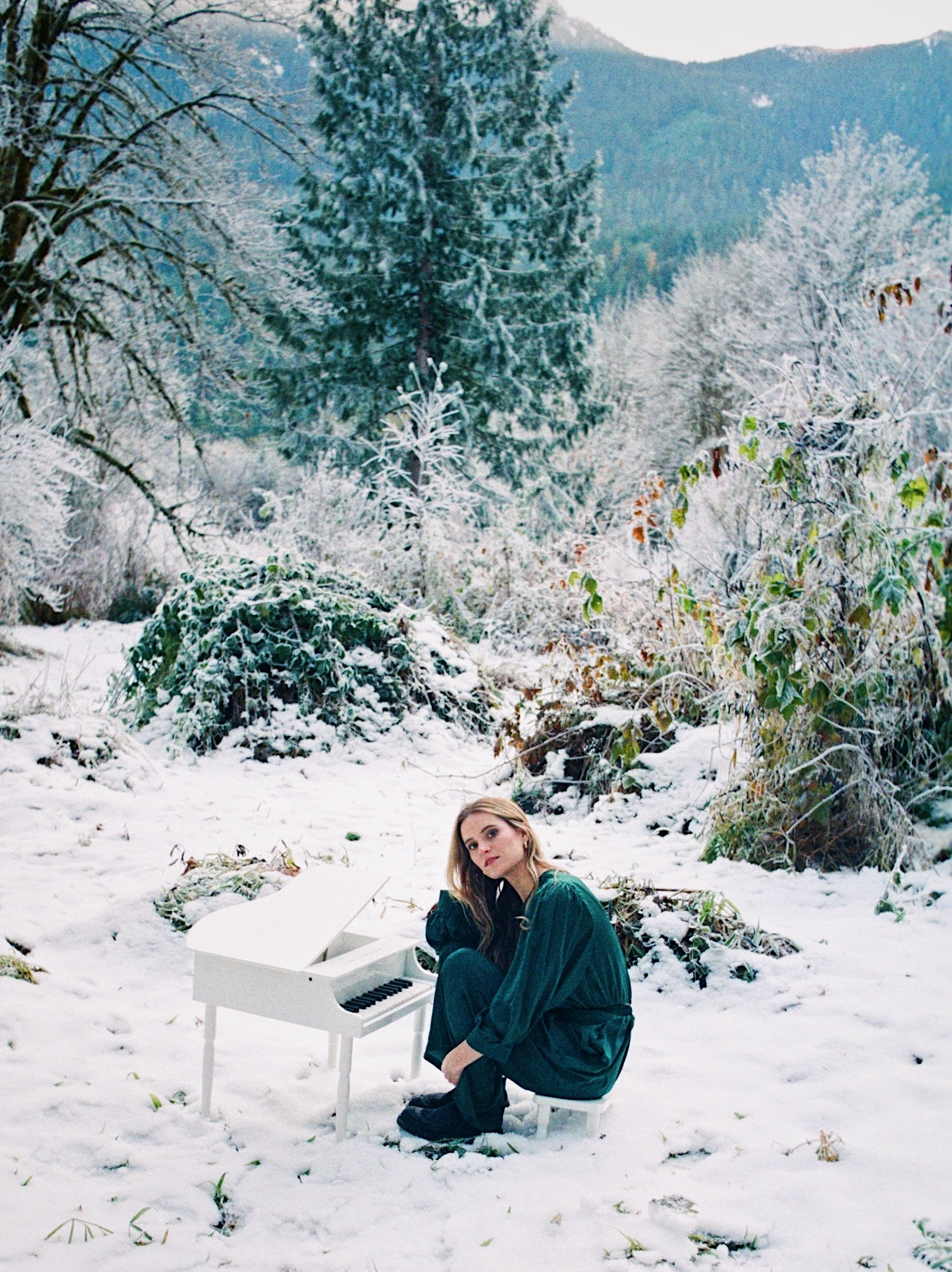 Rosie Darling press photo 6 by Laura Lynn Petrick