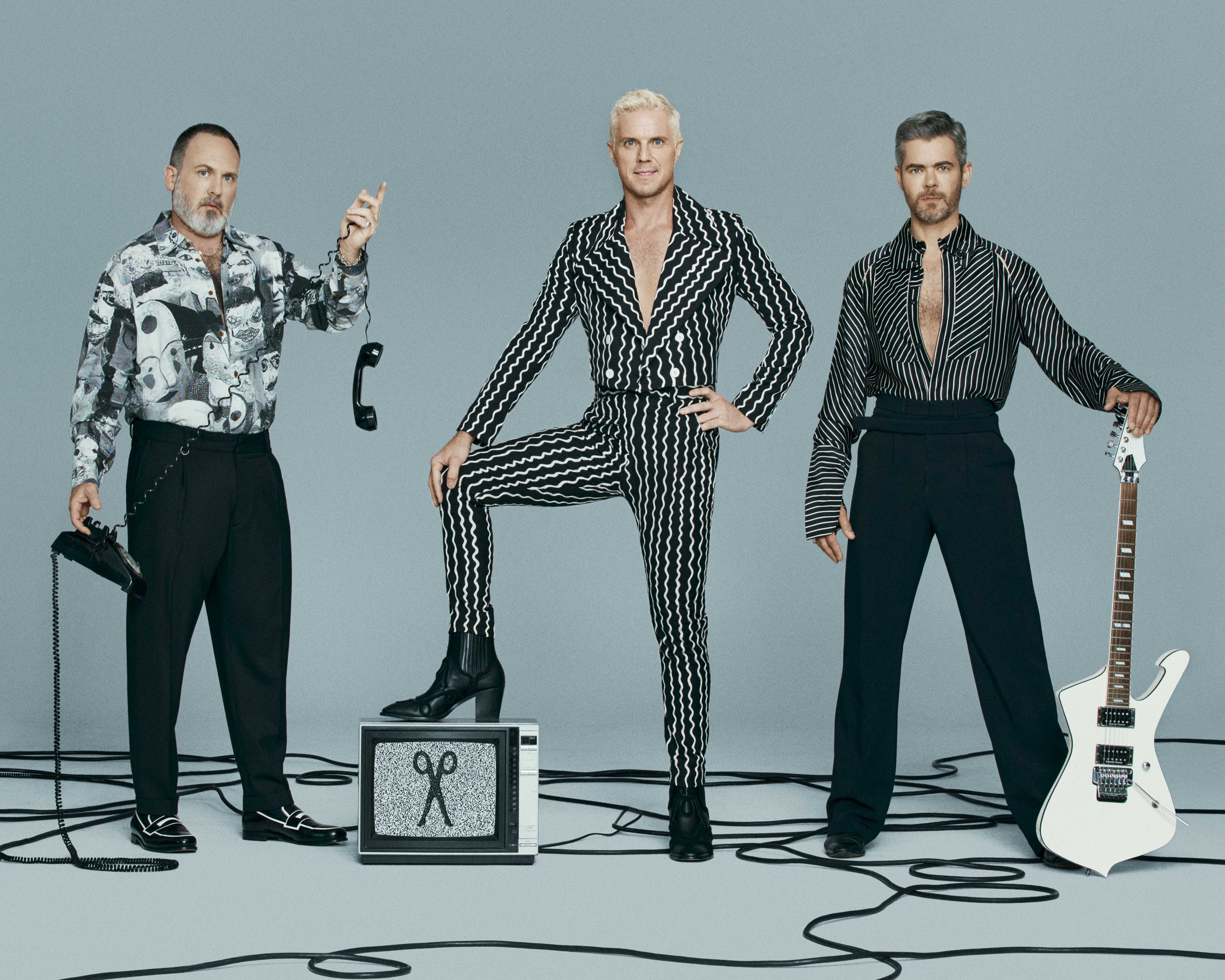 SCISSOR SISTERS TV ON FLOOR CROP