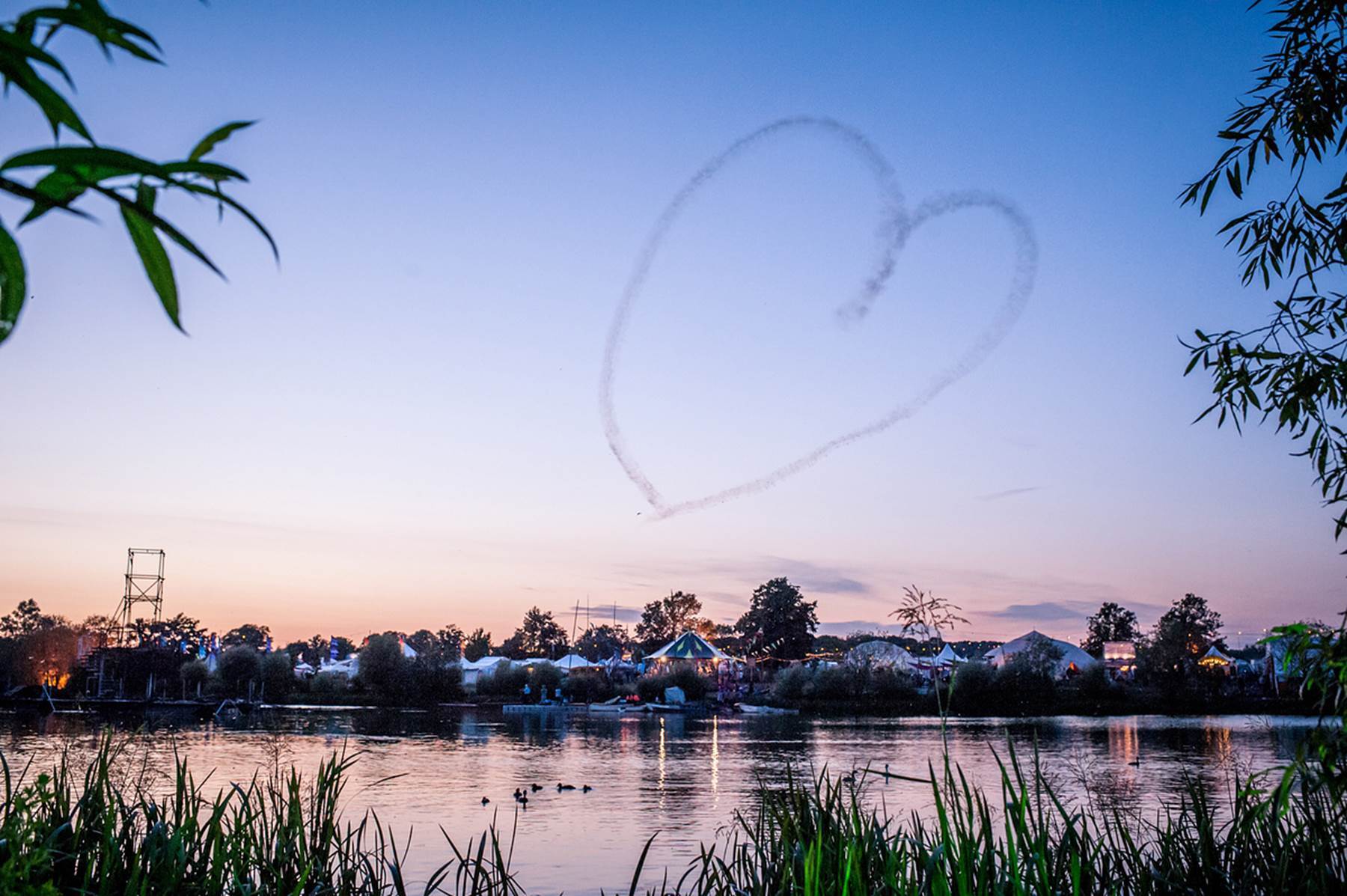 SGP plane heart trails