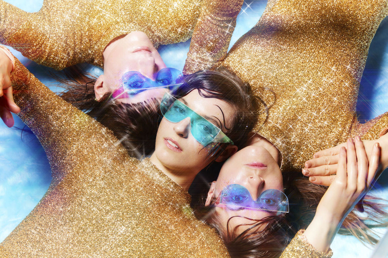 STEALING SHEEP Gold Press Shot B Credit Simon Webb 750x1100