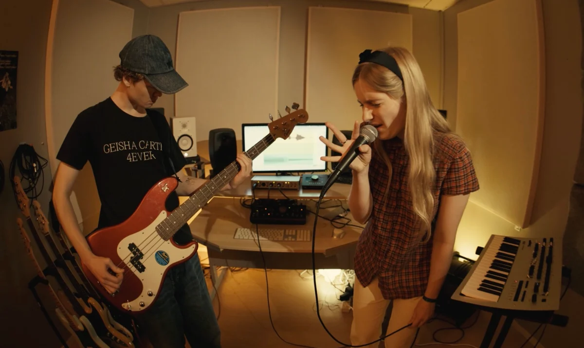 Watch Icelandic newcomers Amor Vincit Omnia in session
