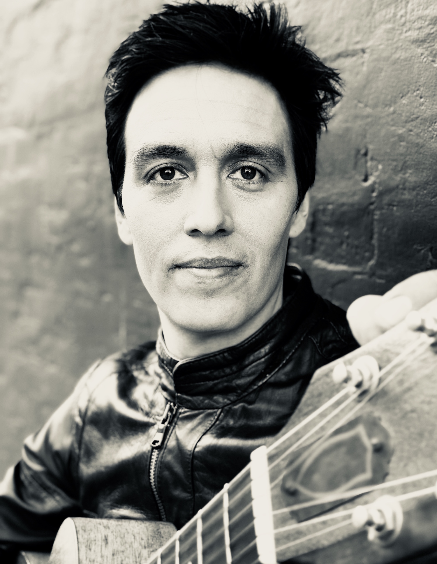 Simon Lynge portrait2 hi res