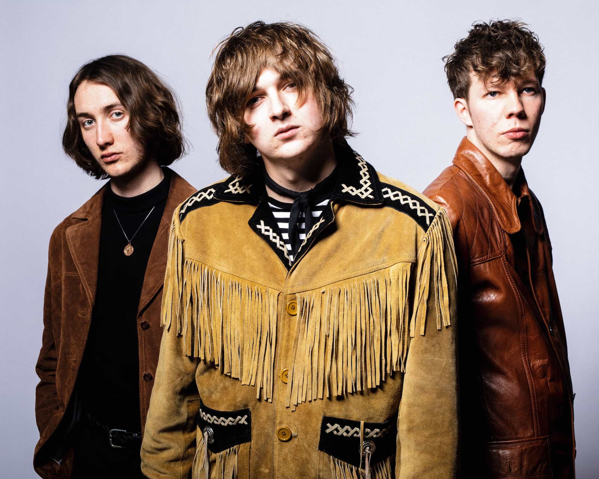 THE HOWLERS APRIL 19 COLOUR 22