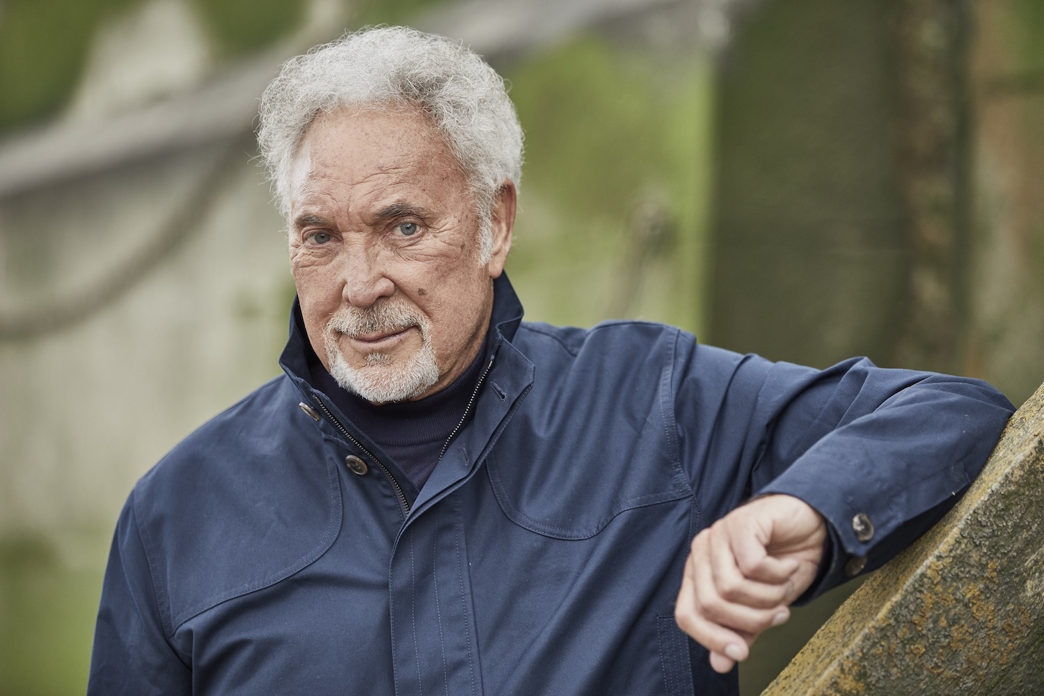 TOM JONES PRESS SHOT 1