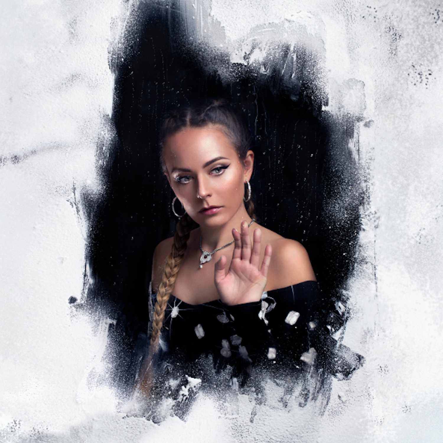 TRUE ARTWORK Hannah Diamond 600