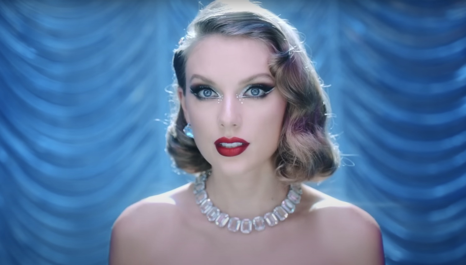 Taylor Swift Bejeweled video