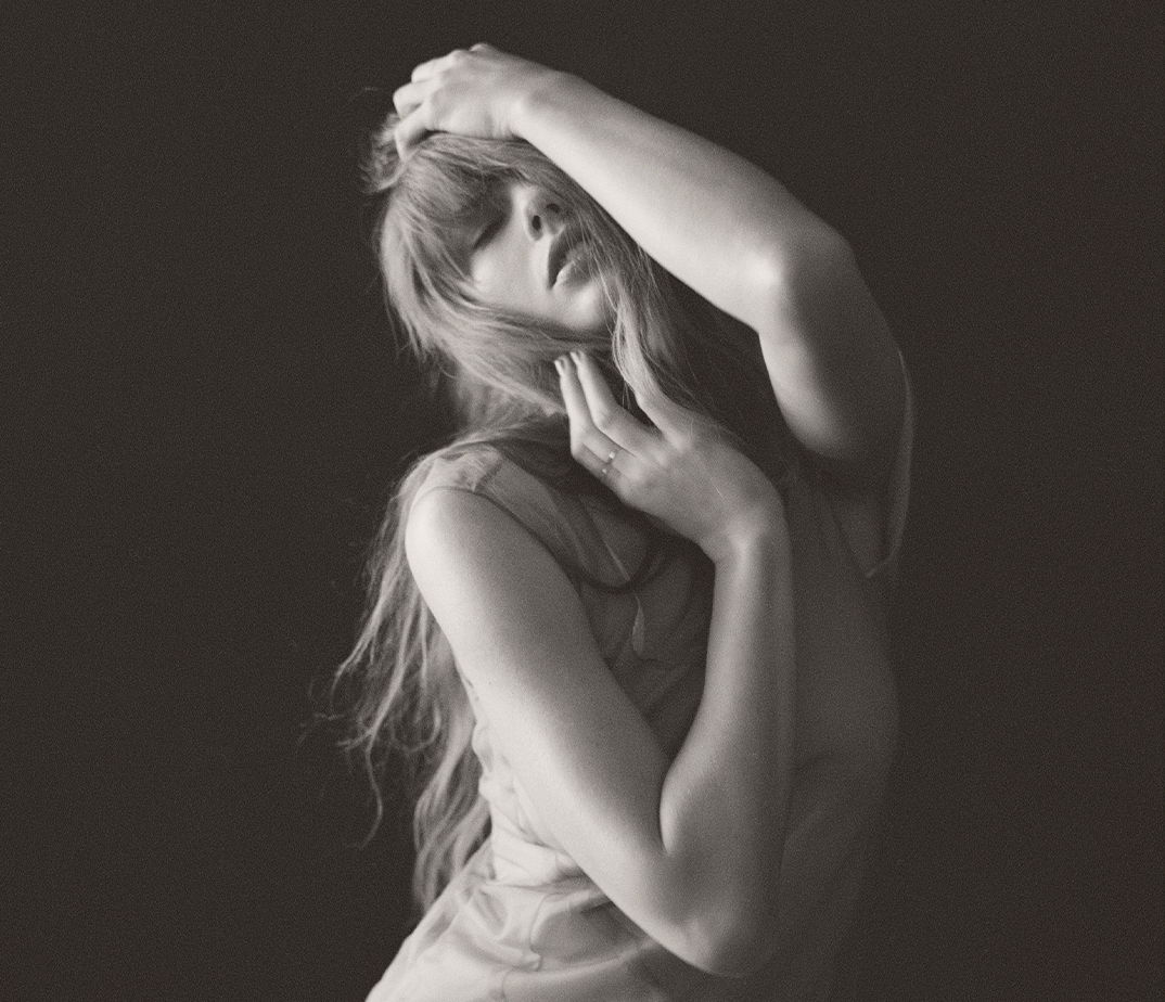 Taylor Swift The Black Dog