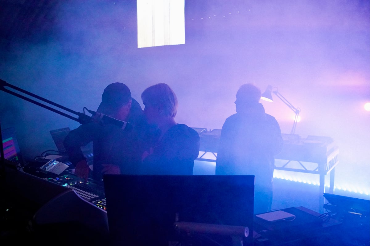 Breaking: Underworld teams with KI/KI for electrifying new track “Arp12”