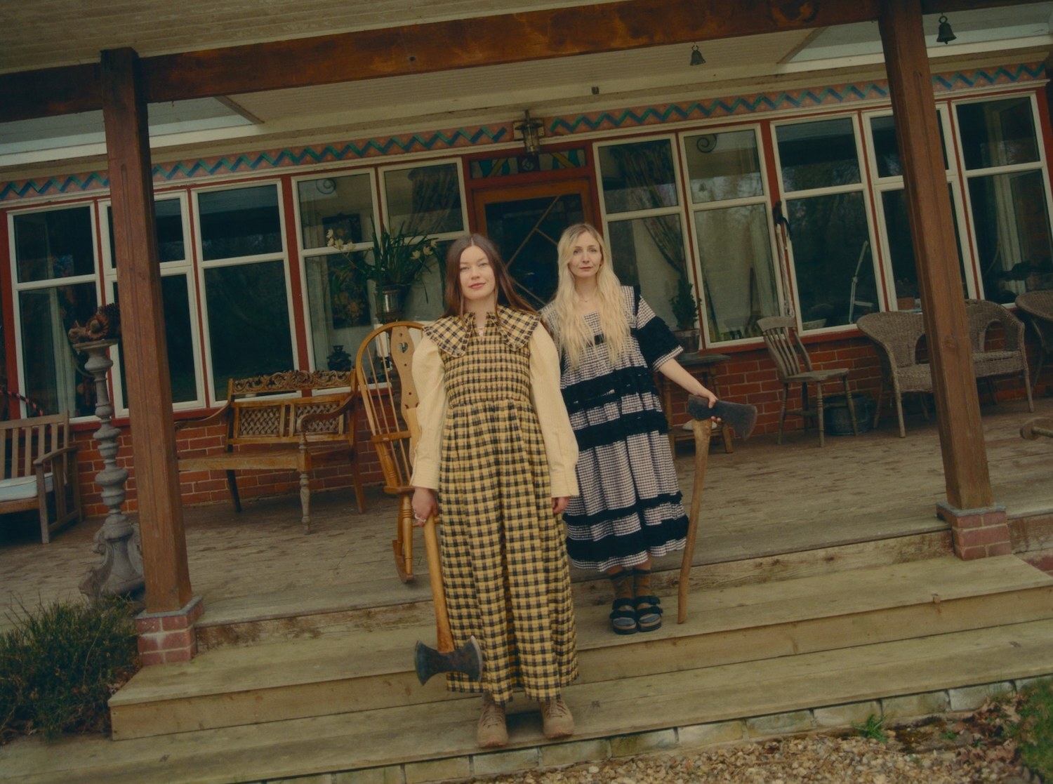 WET LEG Hollie Fernando 8 ret