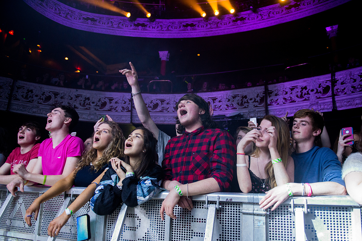 Walking On Cars Olympia Theatre Dublin Gaelle Beri 16