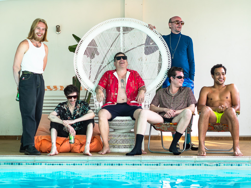 Warmduscher Top Shelf