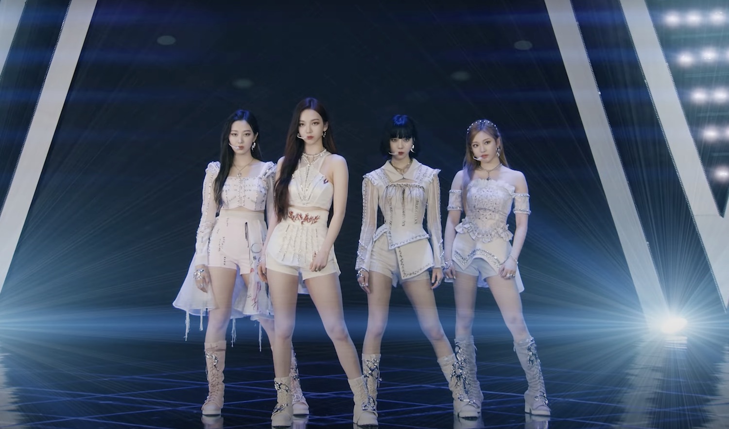 Aespa savage live performance youtube 2021