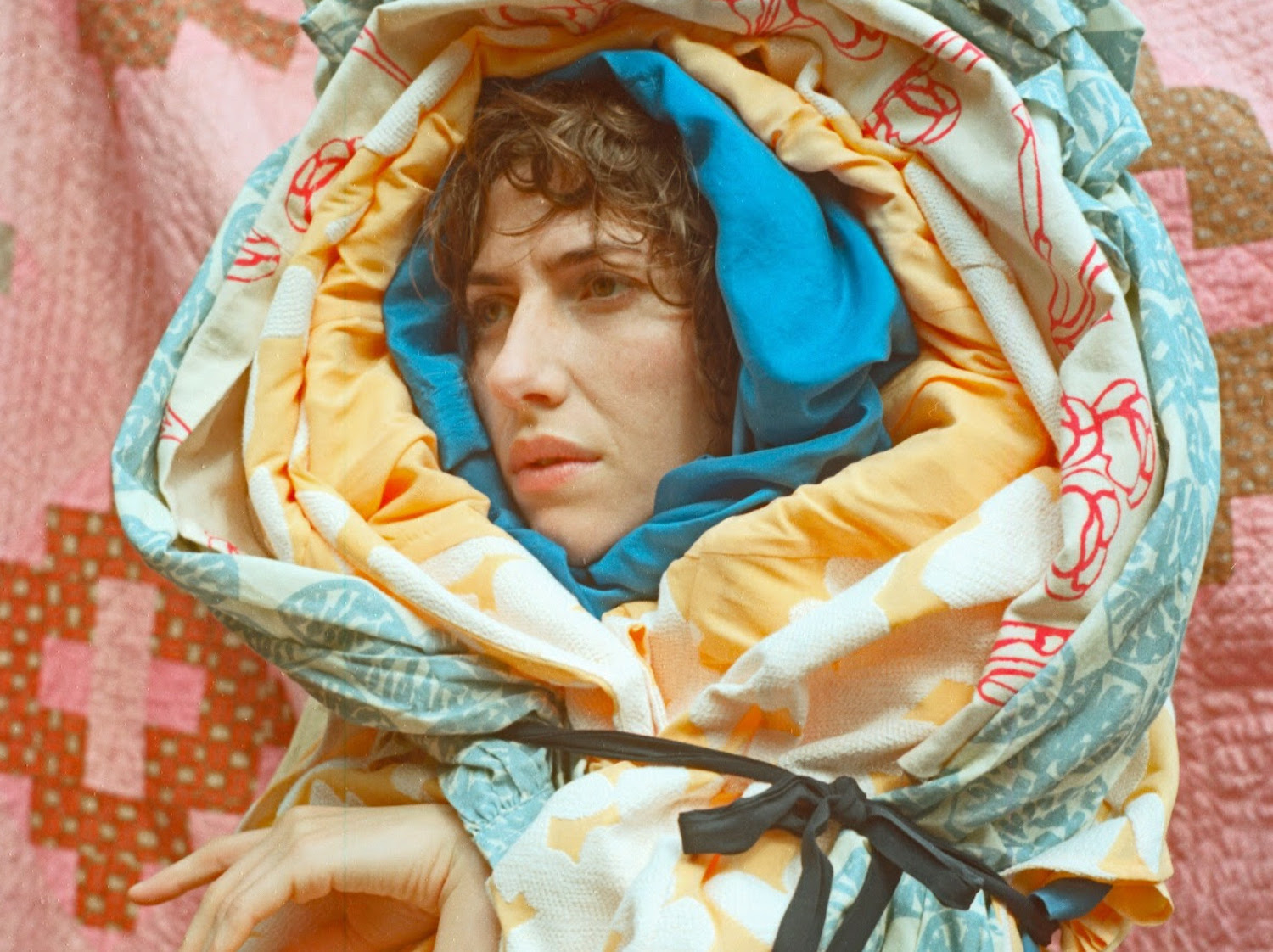 Aldous harding 2022 press shot 2 credit Emma Wallbanks