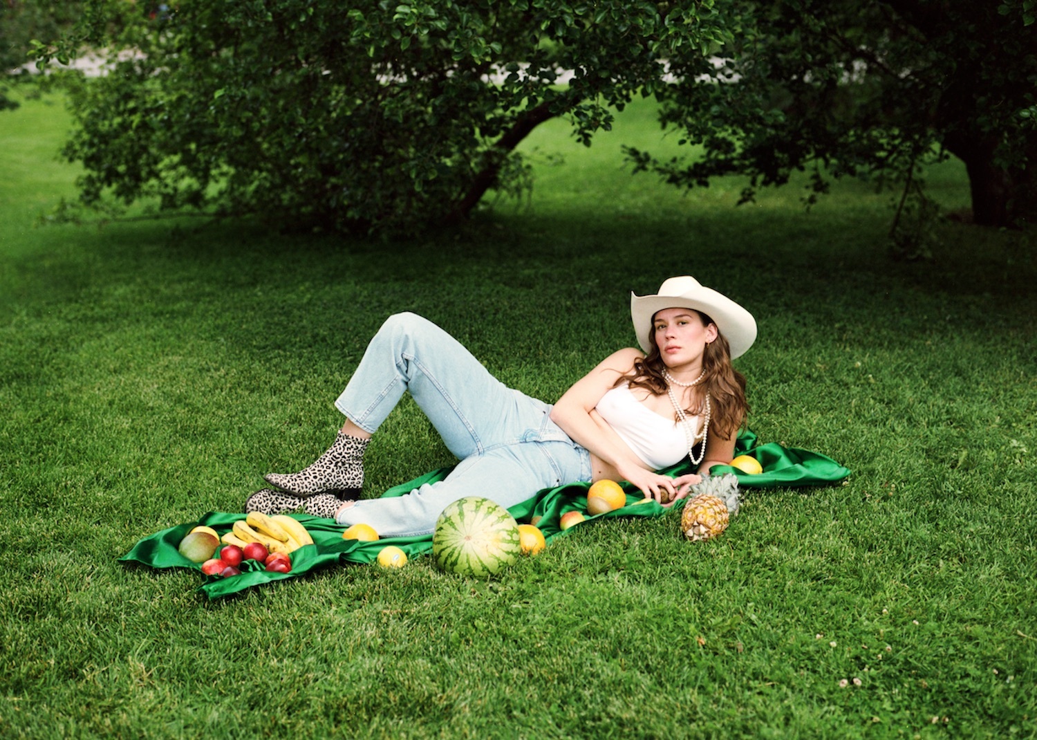 Anna of the north playing games