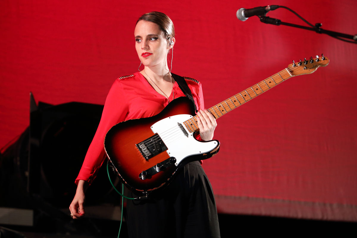 Anna calvi o2 291114 bc03