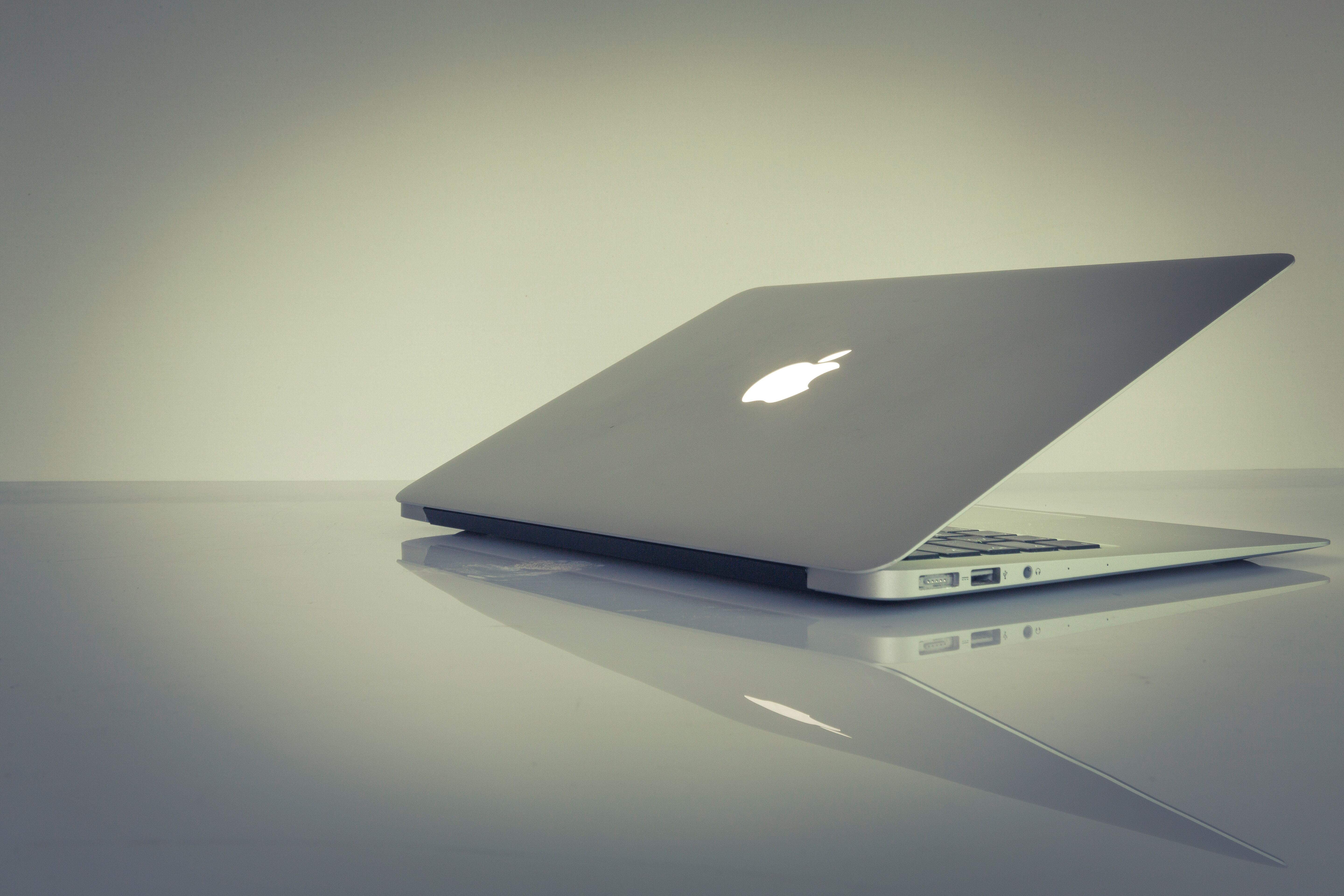 Apple laptop music technology markus spiske 153926