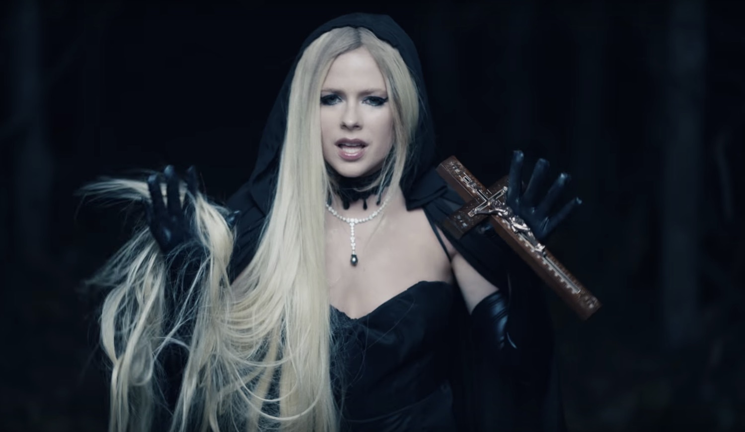 Avril lavigne i fell in love with the devil video