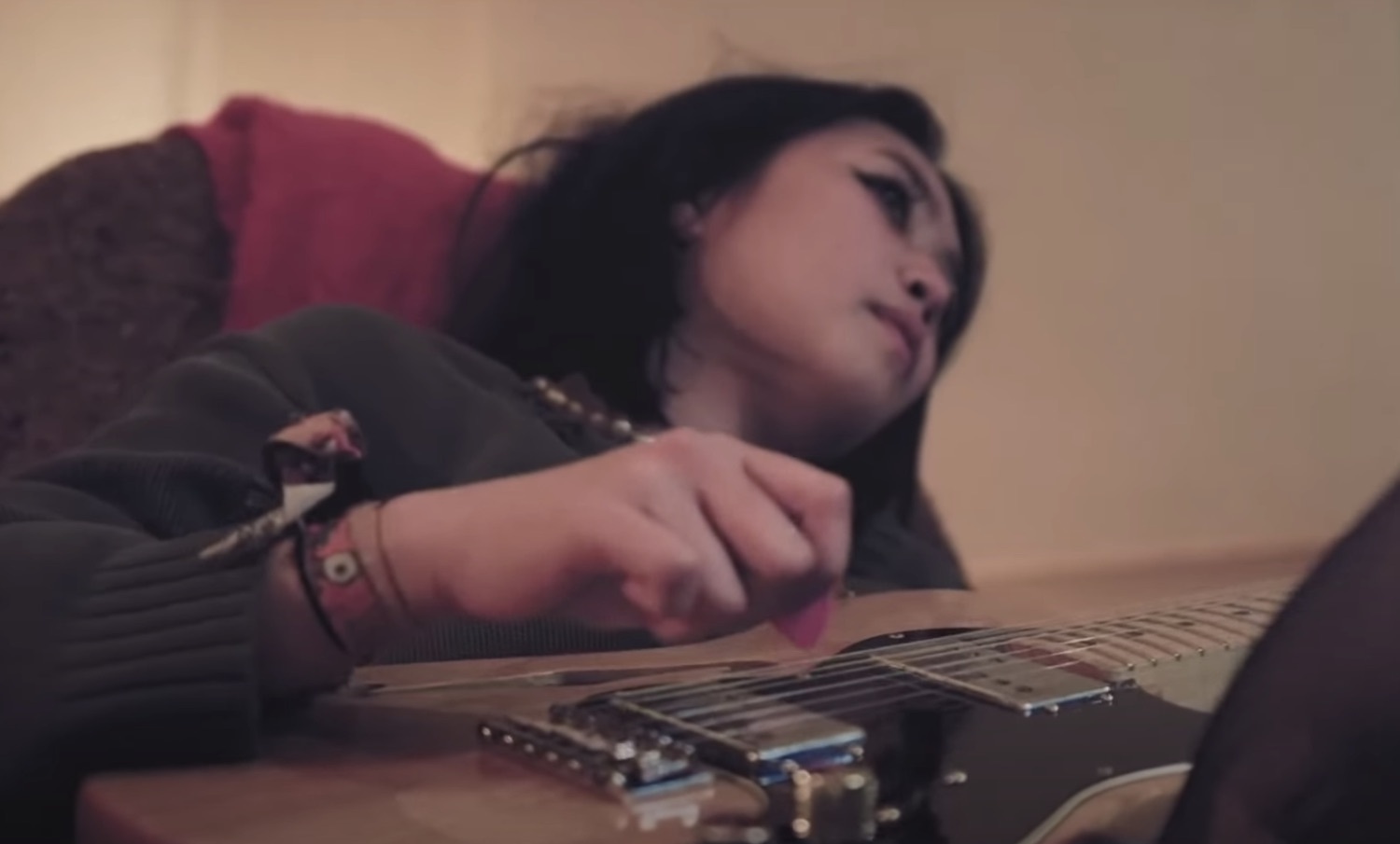 Beabadoobee in the studio video