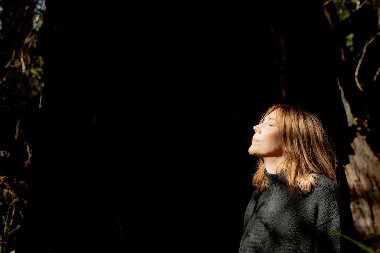 Beth orton friday night press shot 2022 credit Eliot Lee Hazel