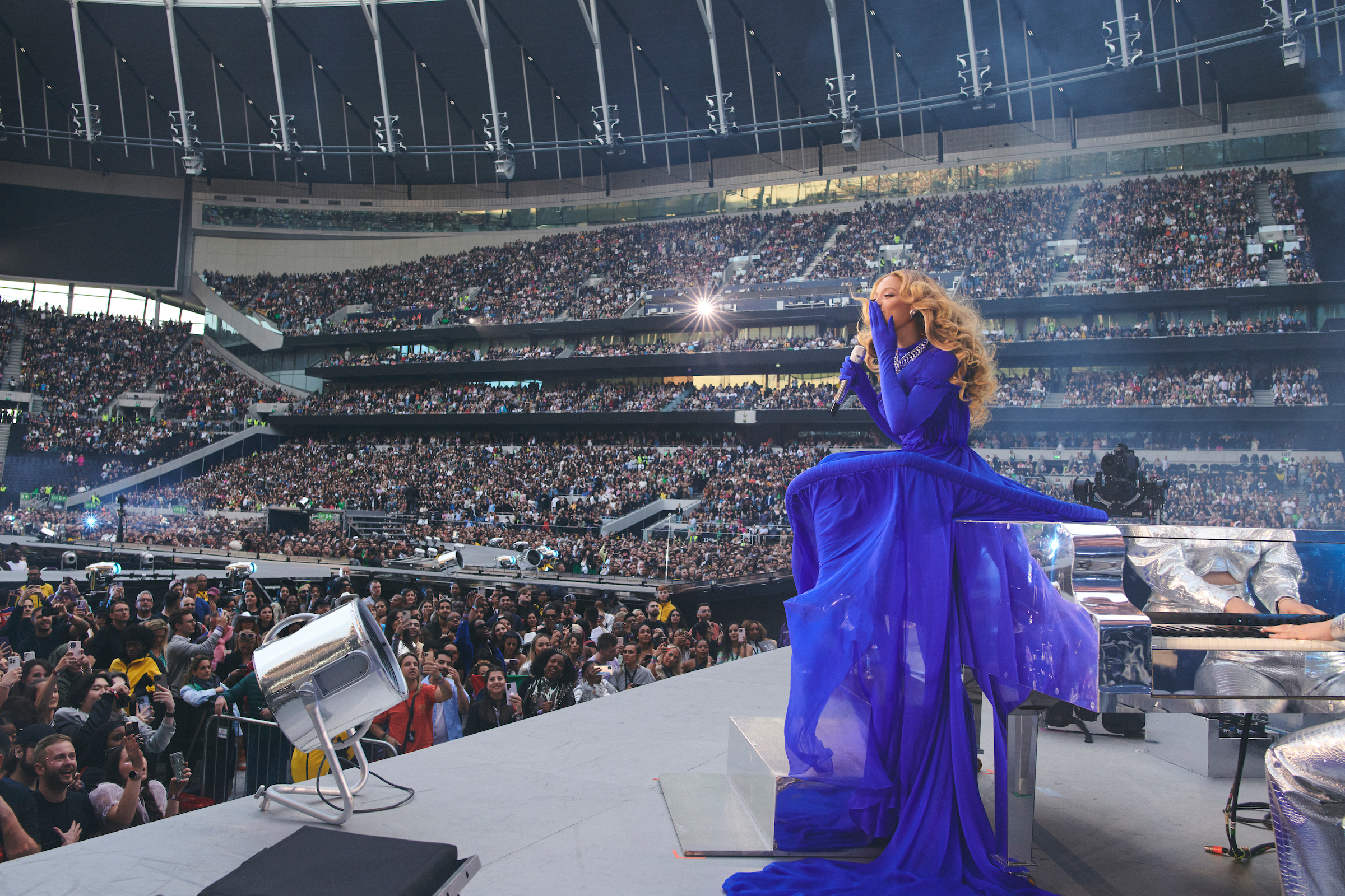 Beyoncé sent Tori Kelly flowers following her recent hospitalisation ...