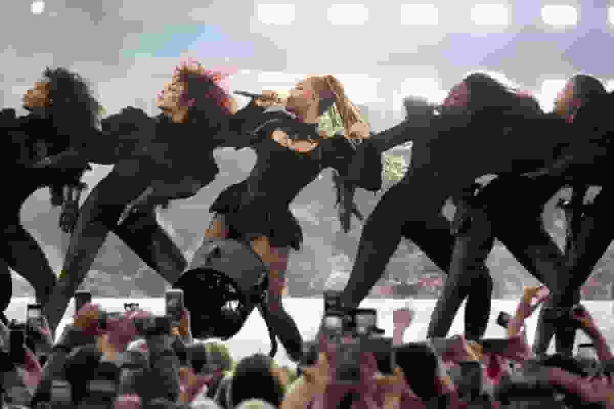 Beyoncé asks fans to stay