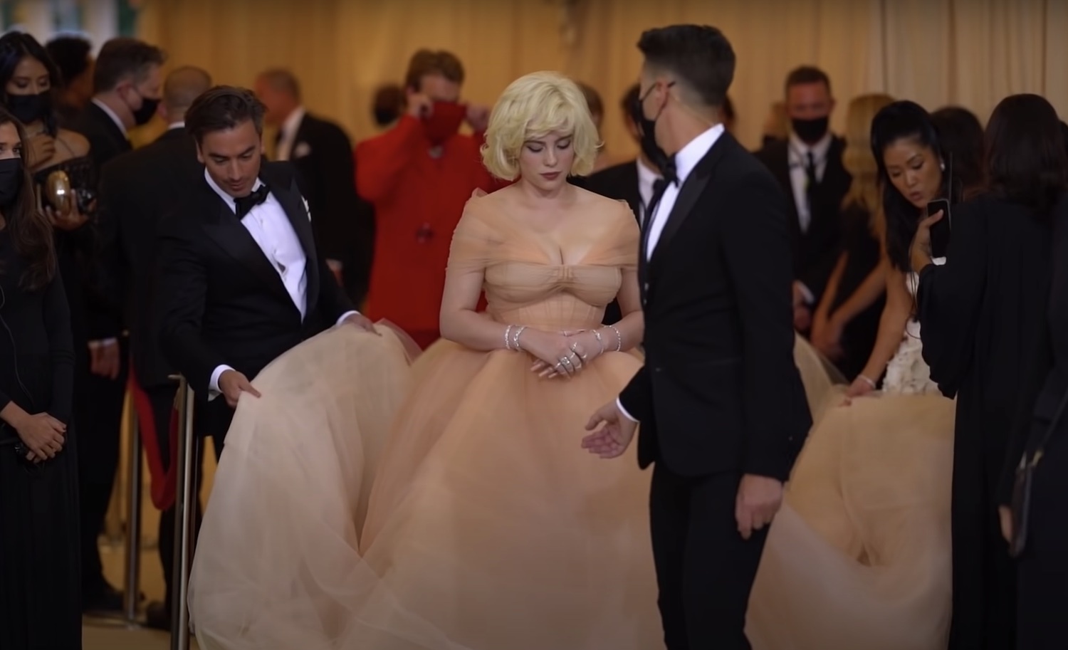 Billie eilish met gala look vogue youtube