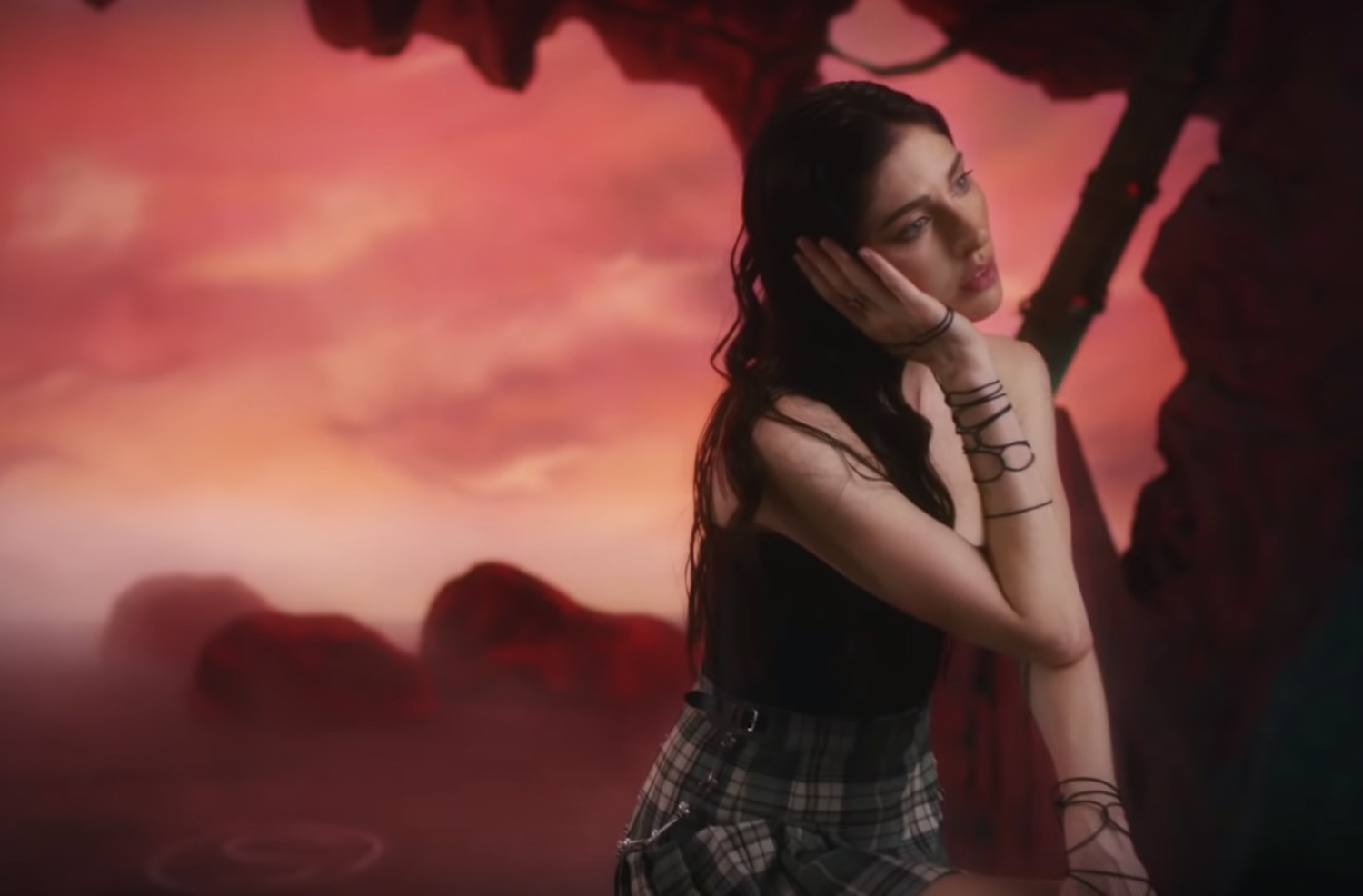 Caroline polachek so hot youre hurting my feelings video