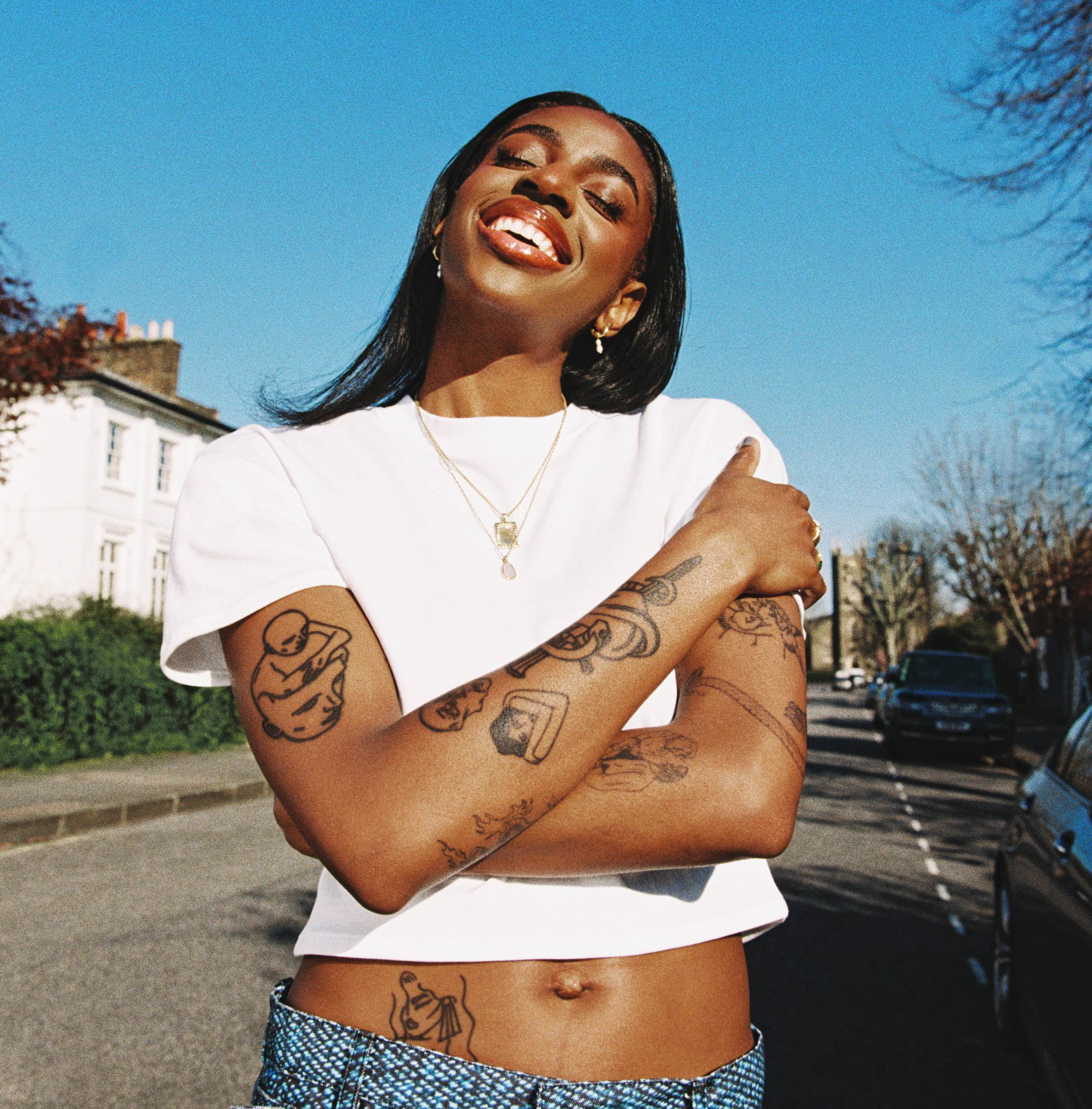 Cat burns smiling white tee 2023